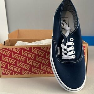 NWT Never Worn Vans Authentic in Navy